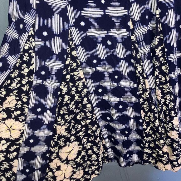 Maeve Anthropologie Navy and Cream Patterned Floral Midi flowy Dress Medium FLAW - Picture 4 of 10
